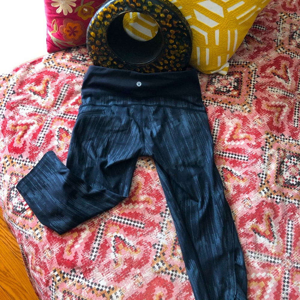 Lululemon Cropped Capri Leggings - Picture 9 of 10